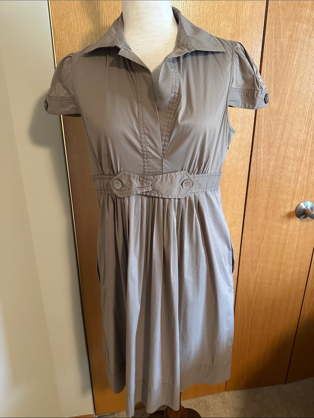 Women's Taupe Short-Sleeve Collared Dress
